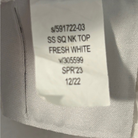 White eyelet top Size Large Flutter Sleeves SKU 3 - Picture 6 of 11